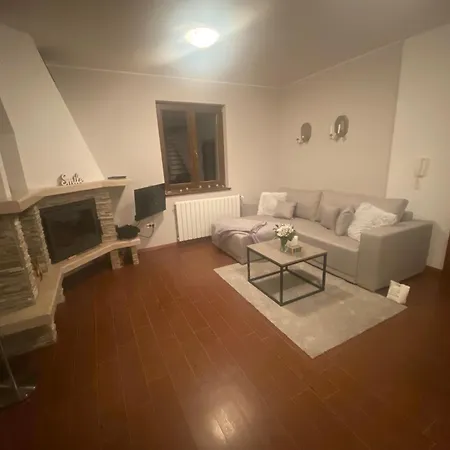 Leni Villa *