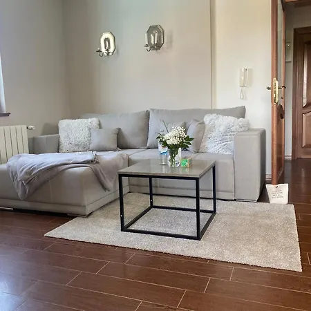 Leni Villa